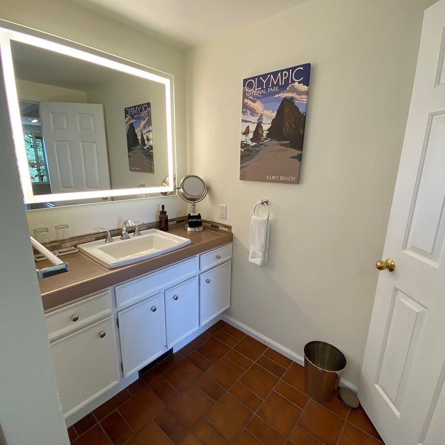 Domaine Madeleine — Bathroom