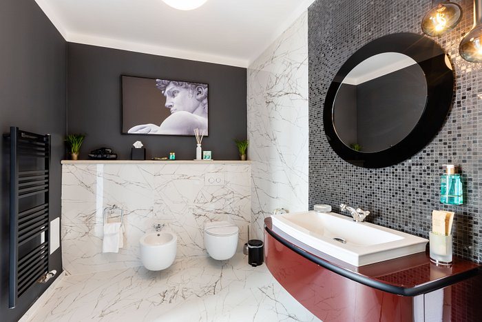 Domus Cariana — Bathroom