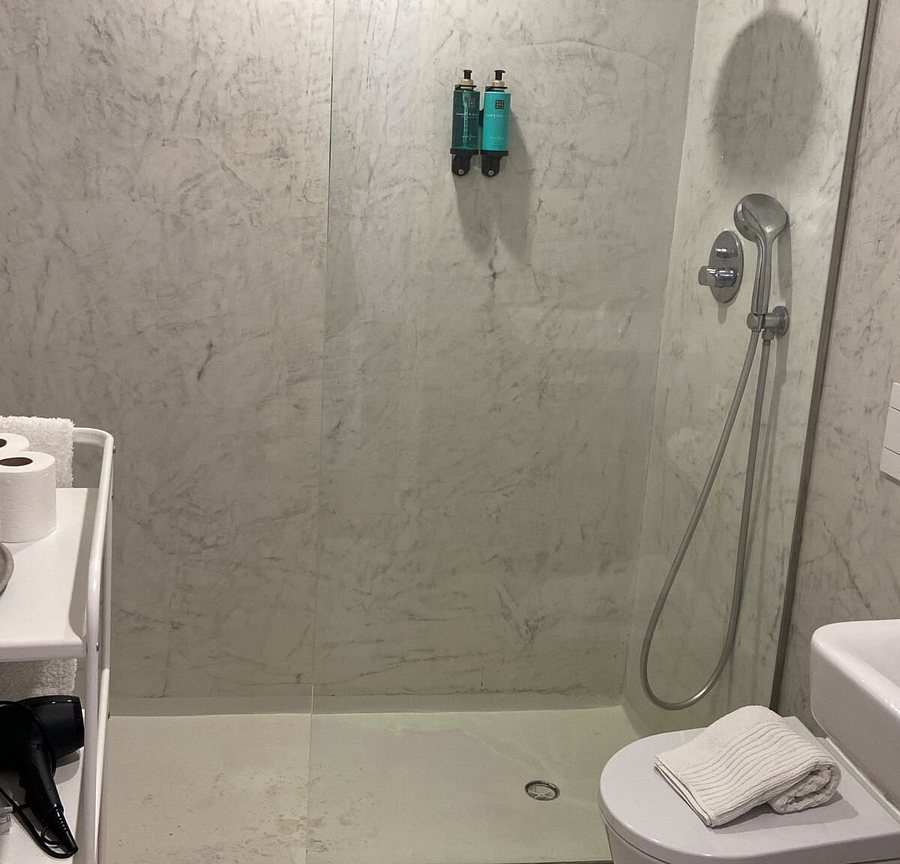 Dona Graca — Bathroom