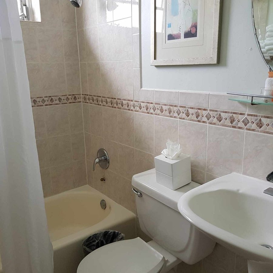 Dorchester Hotel South Beach Miami Beach Florida — Bathroom