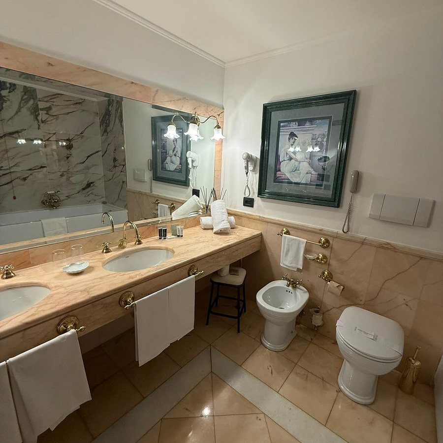 Doria Grand Hotel — Bathroom