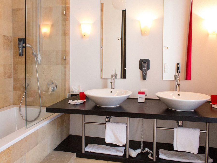 DORMERO Hotel Berlin Ku damm — Bathroom