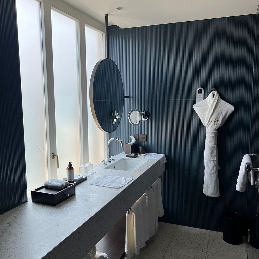 Dorothea Hotel Budapest Autograph Collection — Bathroom