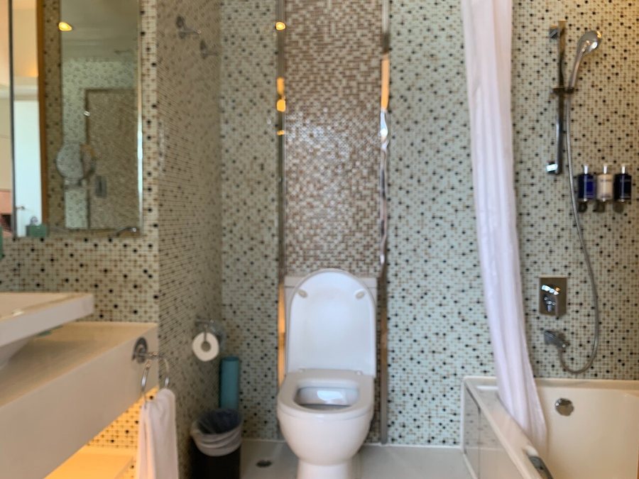 Dorsett Mongkok Hong Kong — Bathroom