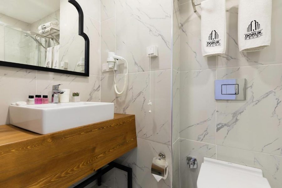 Doruk Palas Hotel Istanbul — Bathroom