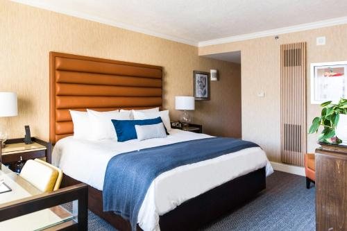 Dossier Hotel — Guest room