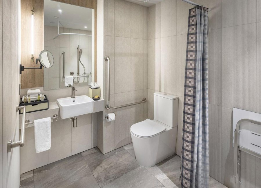 Doubletree By Hilton Auckland Karaka — Bathroom