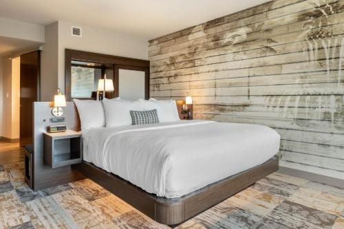 DoubleTree by Hilton Charleston Riverview — Guest room