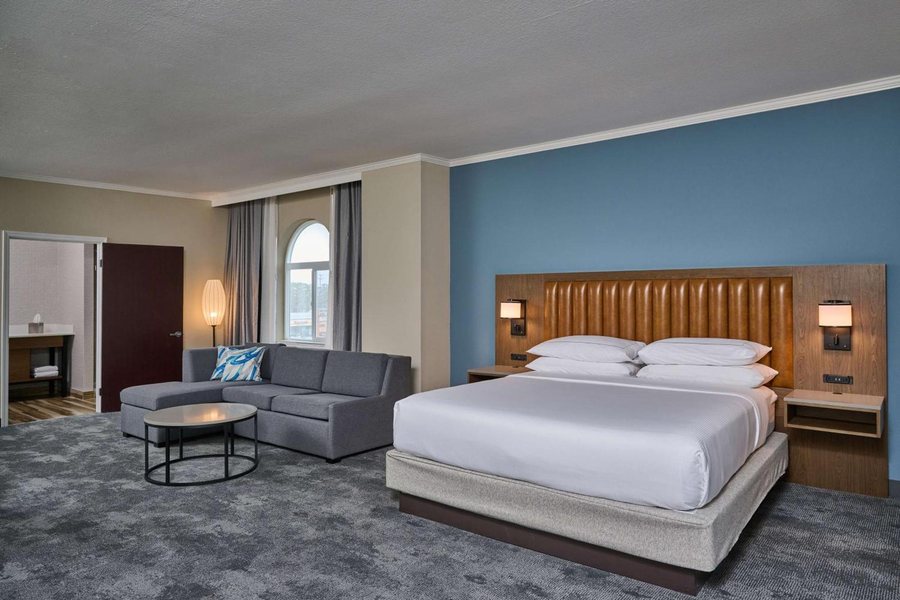 DoubleTree by Hilton Chatsworth — Guest room