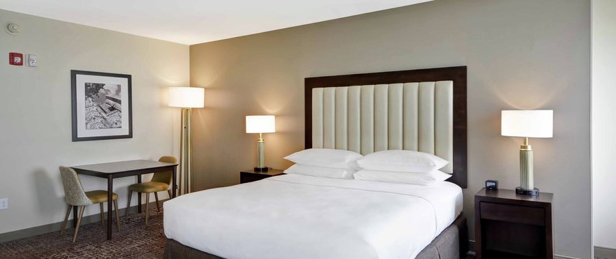 Doubletree By Hilton Chicago Midway Airport Chicago Illinois — Guest room