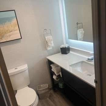 DoubleTree by Hilton Corpus Christi Beachfront Corpus Christi Texas — Bathroom
