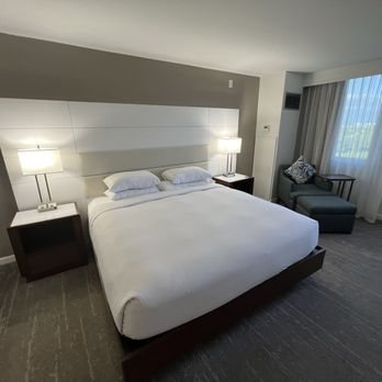 DoubleTree by Hilton Deerfield Beach Boca Raton — Guest room