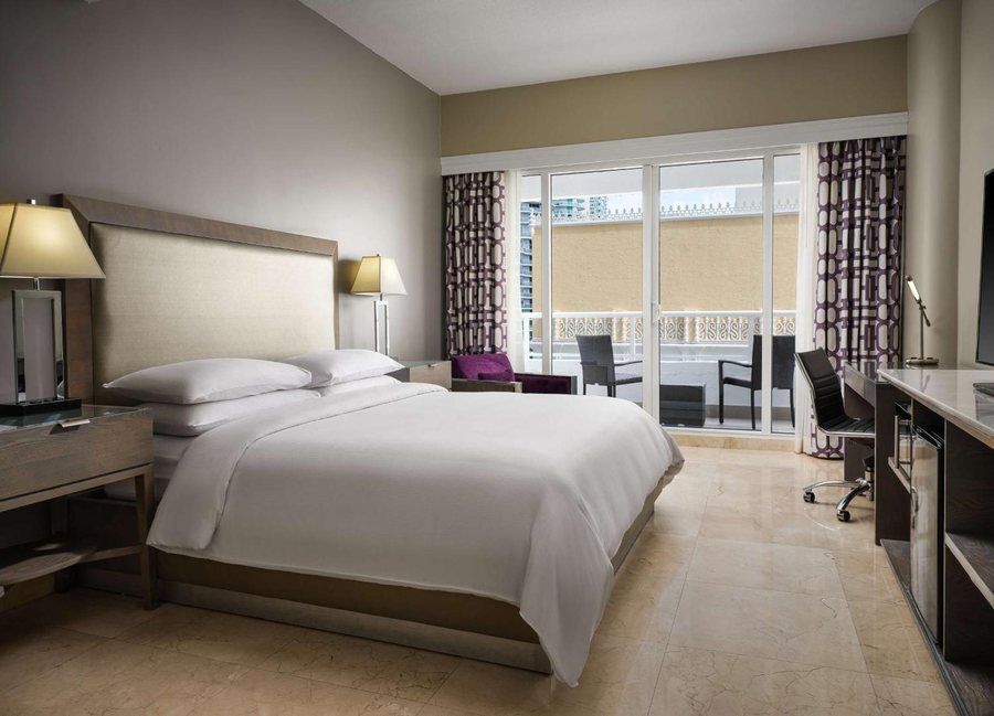 DoubleTree by Hilton Grand Hotel Biscayne Bay Miami Florida — Guest room