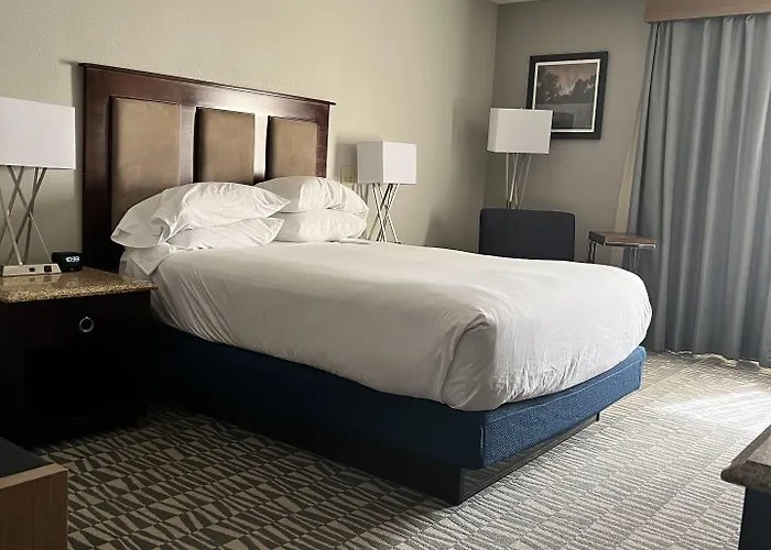 DoubleTree by Hilton Hotel Augusta — Guest room