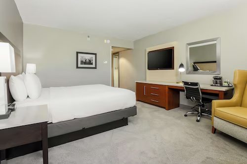 DoubleTree by Hilton Hotel Austin University Area — Guest room