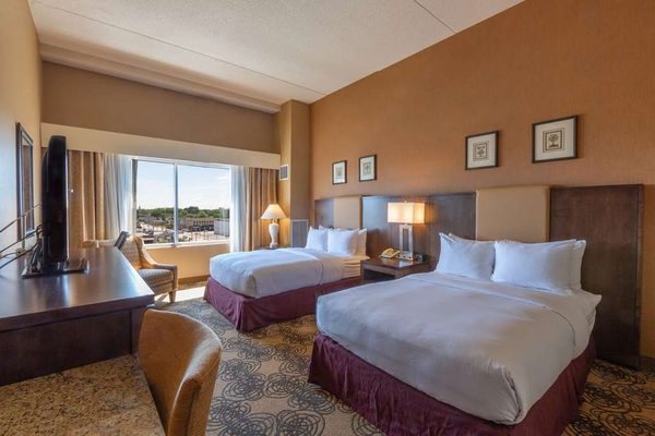Doubletree By Hilton Hotel Bay City Riverfront Bay City Michigan — Guest room