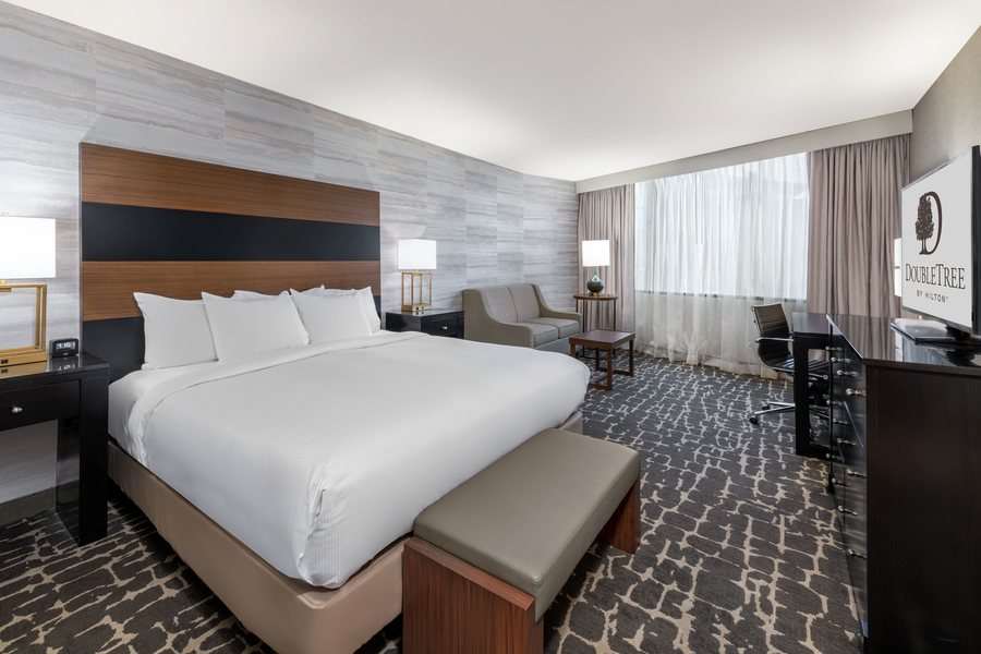 Doubletree By Hilton Hotel Denver Aurora — Guest room