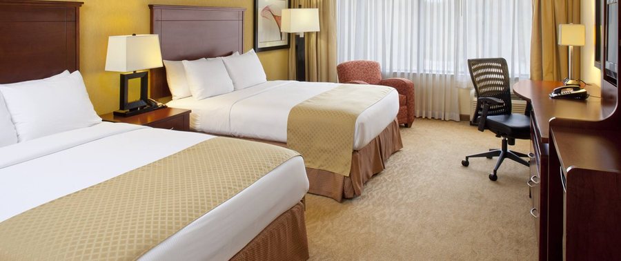 DoubleTree by Hilton Hotel Fayetteville — Guest room