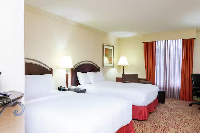 DoubleTree by Hilton Hotel Grand Rapids Airport — Guest room
