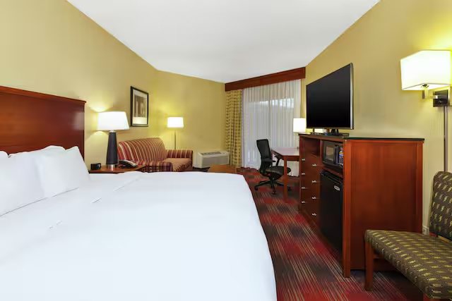 DoubleTree By Hilton Hotel Holland — Guest room