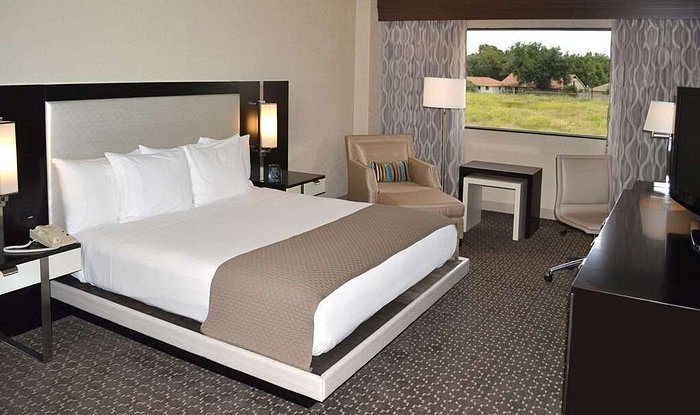 DoubleTree by Hilton Hotel Houston Hobby Airport — Guest room
