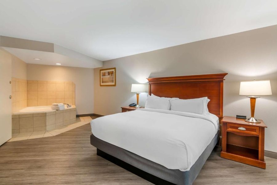 DoubleTree by Hilton Hotel Jefferson City — Guest room
