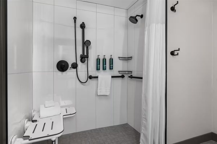 Doubletree By Hilton Hotel Las Vegas Airport Las Vegas Nevada — Bathroom