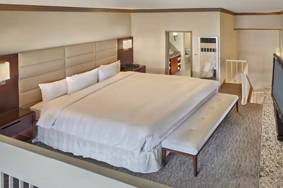 Doubletree By Hilton Hotel Little Rock — Guest room
