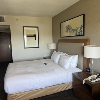 Doubletree By Hilton Hotel Los Angeles Rosemead — Guest room