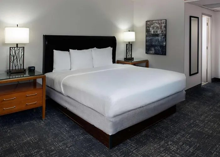 Doubletree By Hilton Hotel Memphis — Guest room