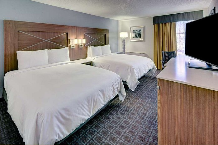 DoubleTree by Hilton Hotel Milwaukee Downtown — Guest room