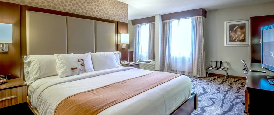 DoubleTree by Hilton Hotel Montgomery Downtown — Guest room