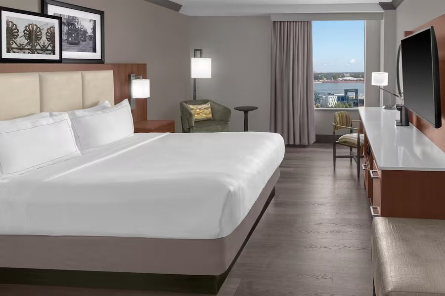 DoubleTree by Hilton Hotel New Orleans — Guest room