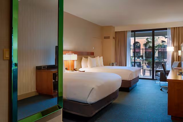 Doubletree By Hilton Hotel Newark Fremont — Guest room