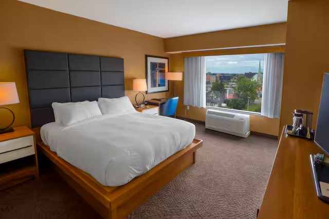 Doubletree By Hilton Hotel Niagara Falls New York — Guest room