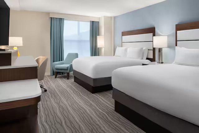DoubleTree by Hilton Hotel Norfolk Airport — Guest room