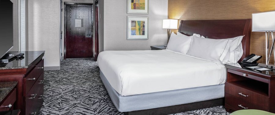 Doubletree By Hilton Hotel Omaha Downtown — Guest room