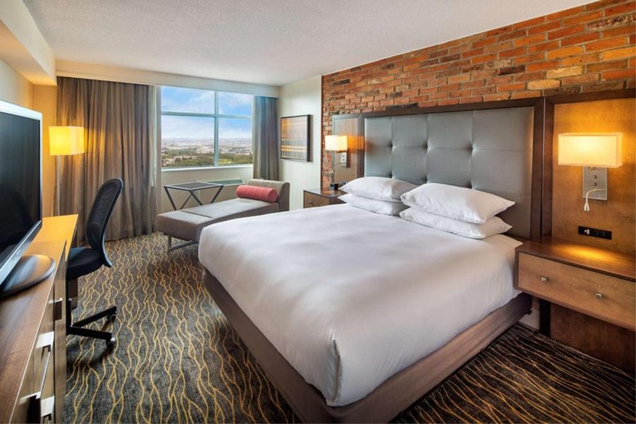 Doubletree By Hilton Hotel Ontario Airport — Guest room