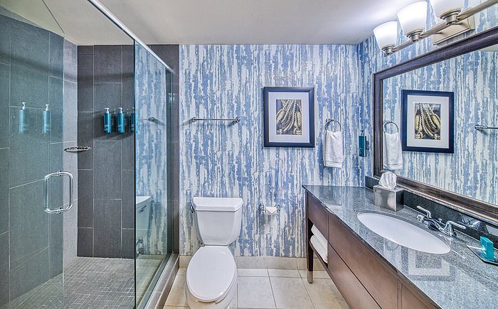 Doubletree By Hilton Hotel Port Huron — Bathroom