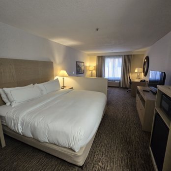 Doubletree By Hilton Hotel Portland Tigard — Guest room