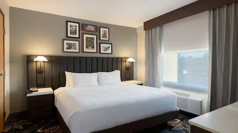 Doubletree By Hilton Hotel Savannah Airport — Guest room