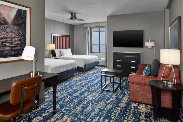 DoubleTree by Hilton Hotel Savannah Historic District — Guest room