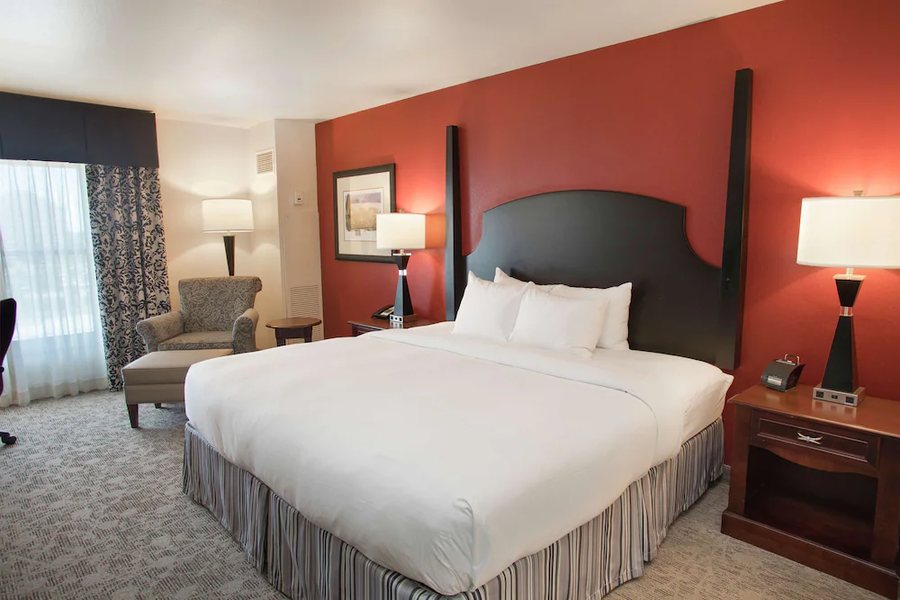 DoubleTree By Hilton Hotel Springfield — Guest room