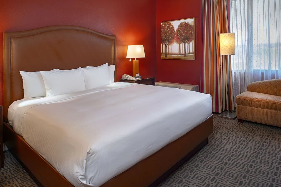 DoubleTree by Hilton Hotel St Louis Chesterfield — Guest room