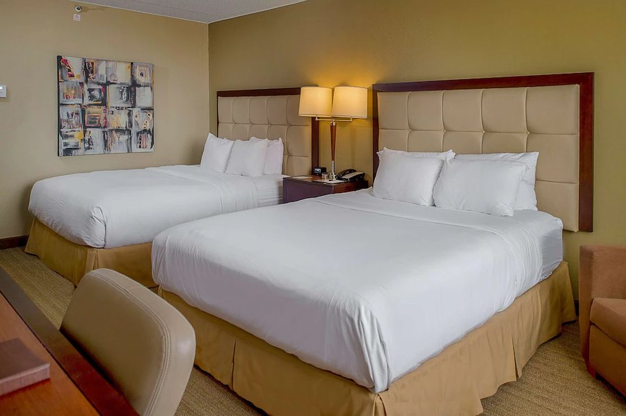 DoubleTree by Hilton Hotel St Louis Westport — Guest room