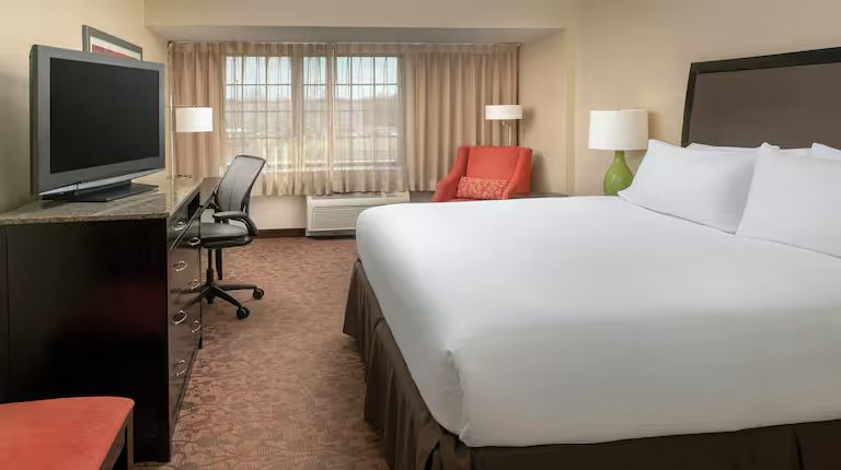 Doubletree By Hilton Hotel Sterling Dulles Airport — Guest room