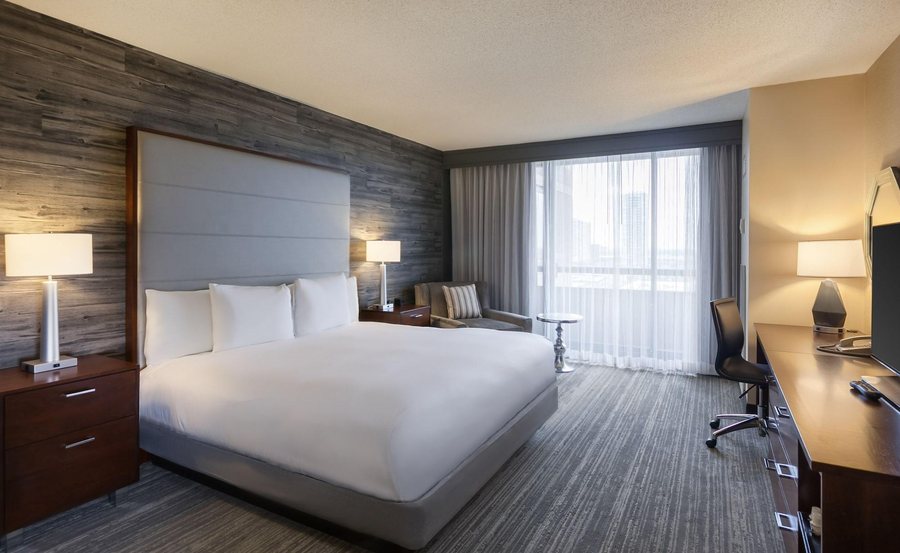 DoubleTree by Hilton Hotel Suites Houston by the Galleria Houston Texas — Guest room