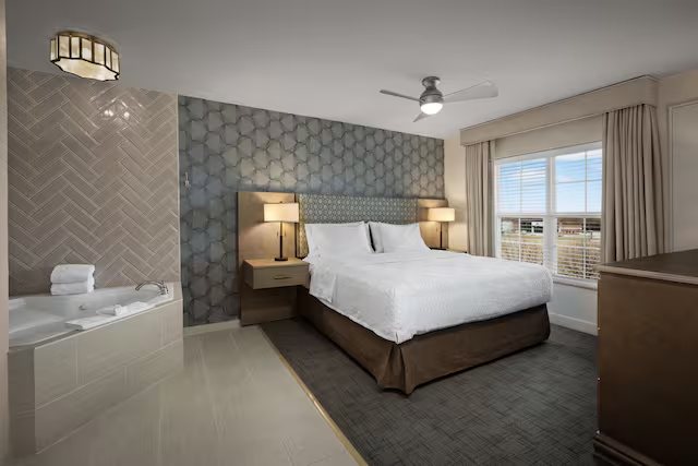 DoubleTree by Hilton Hotel Wichita Airport — Guest room
