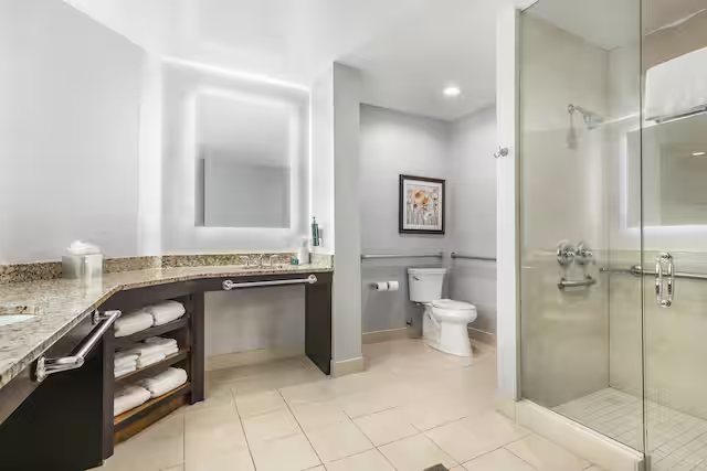 Doubletree by Hilton Hotel Williamsburg — Bathroom