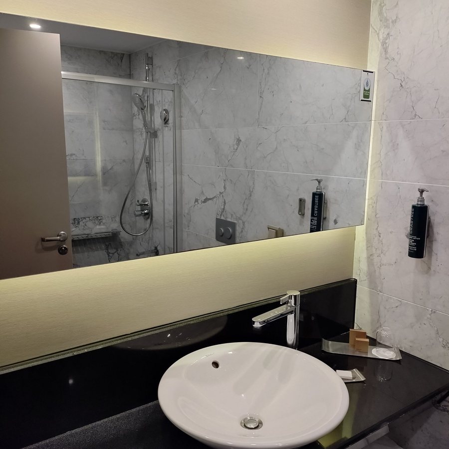DoubleTree by Hilton Istanbul Old Town Istanbul — Bathroom